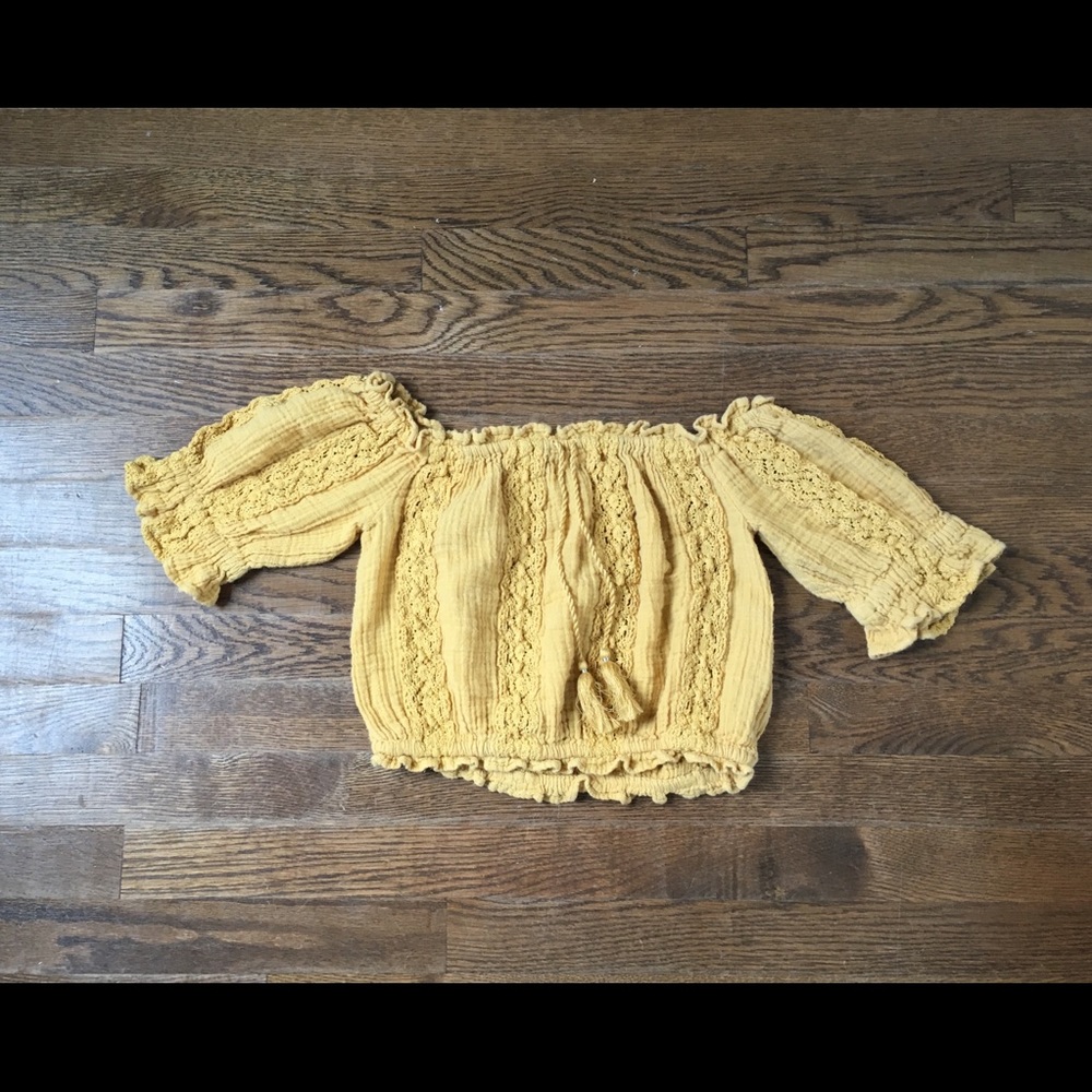 Size 10-12 yellow American eagle shirt
